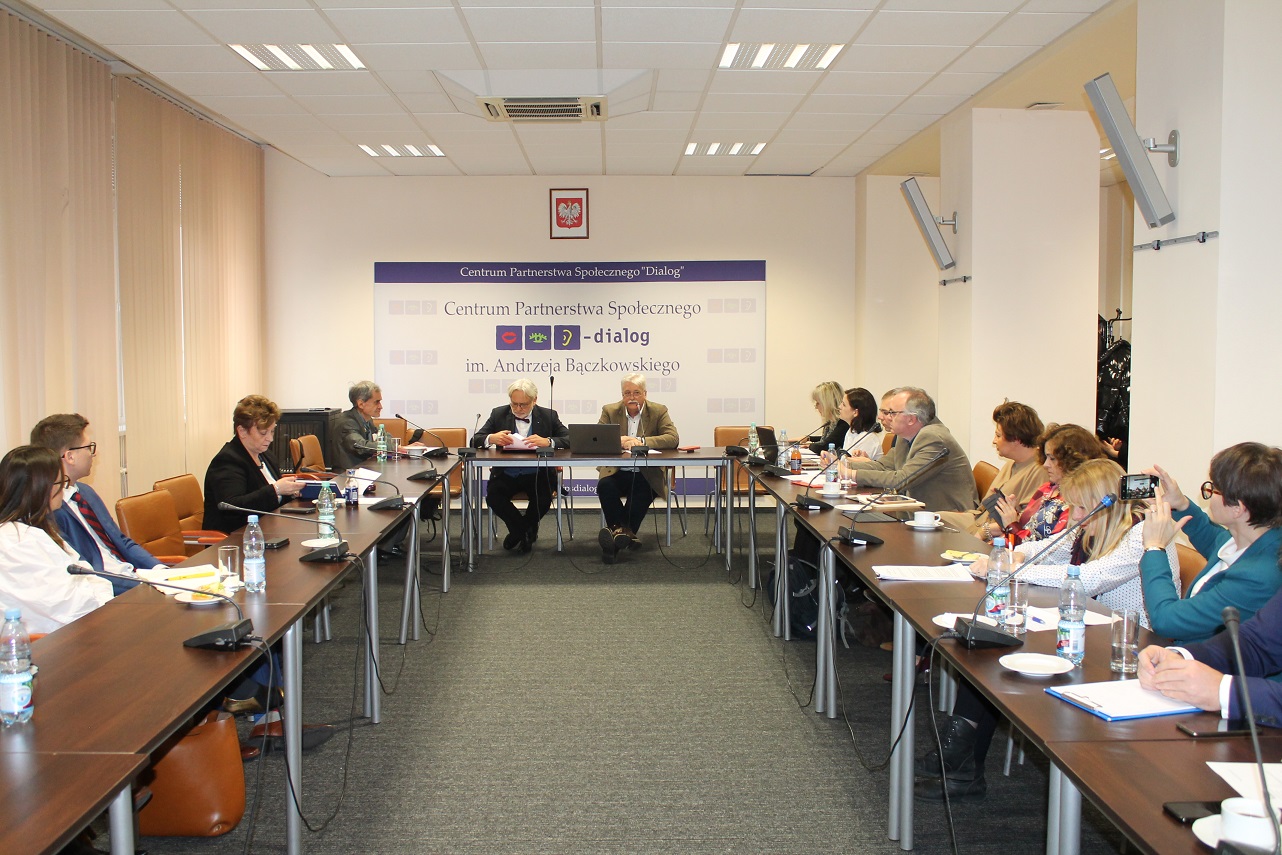 Członkowie podzespołu problemowego RDS ds. ochrony zdrowia na posiedzeniu w dniu 10 grudnia 2019 r.