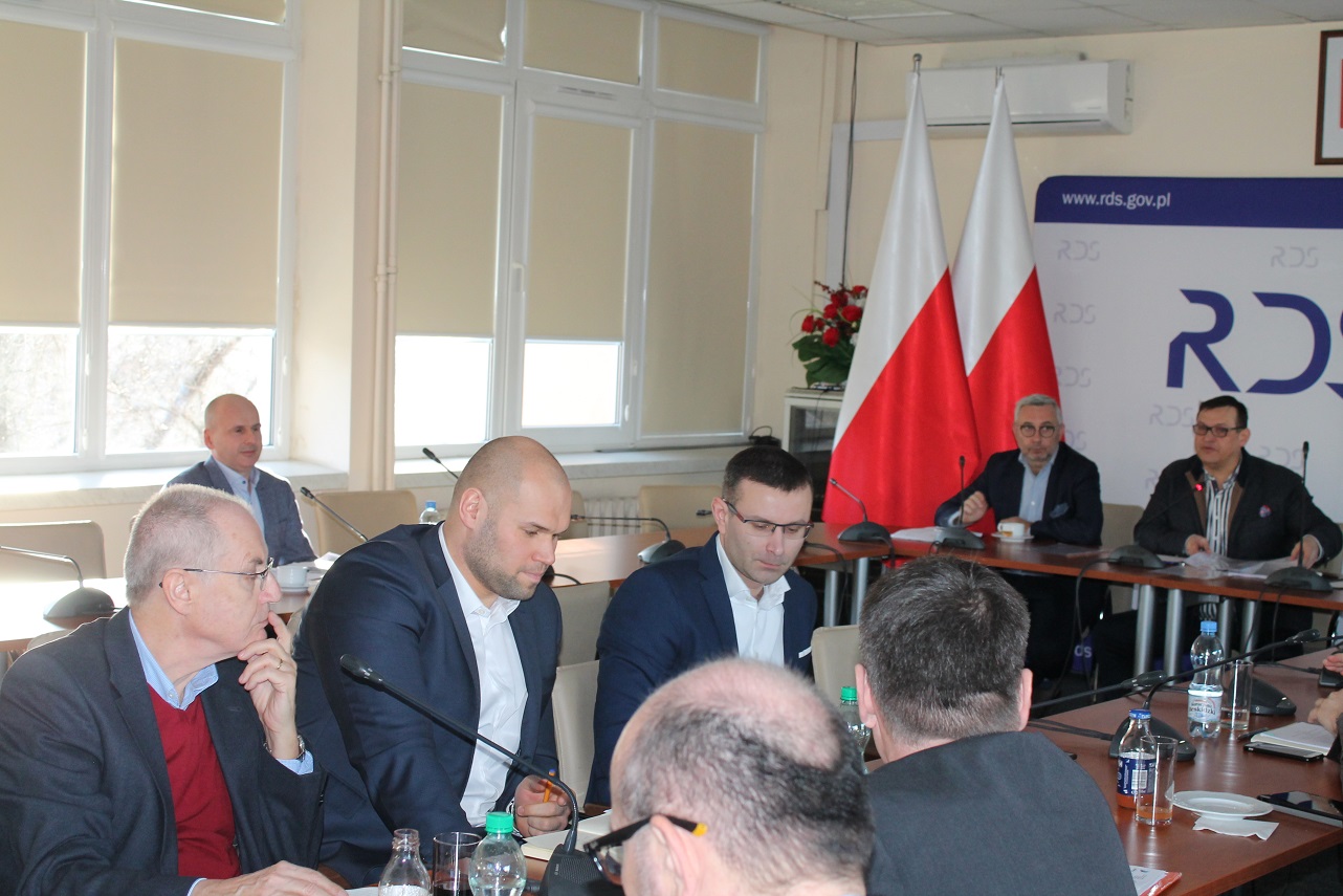 Członkowie Zespołu problemowego RDS ds. budżetu, wynagrodzeń i świadczeń socjalnych na posiedzeniu w dniu 21 stycznia 2020 r.