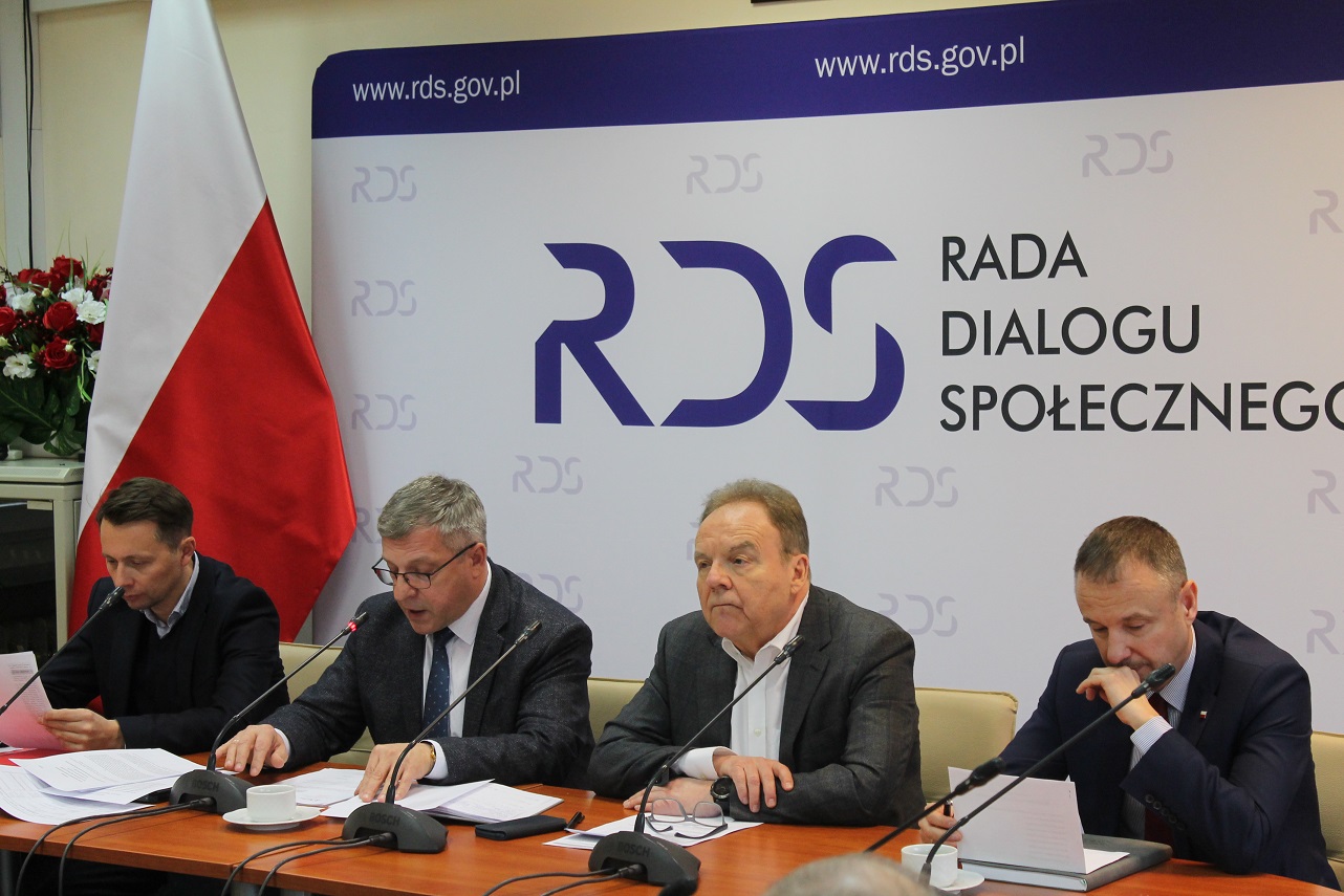 Członkowie Zespołu problemowego ds. polityki gospodarczej i rynku pracy RDS na posiedzeniu w dniu 12 lutego 2020 r.