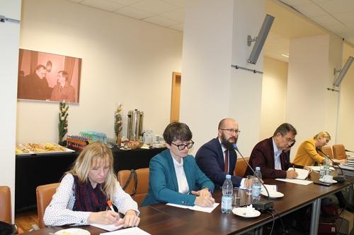 Członkowie podzespołu problemowego RDS ds. ochrony zdrowia na posiedzeniu w dniu 10 grudnia 2019 r.