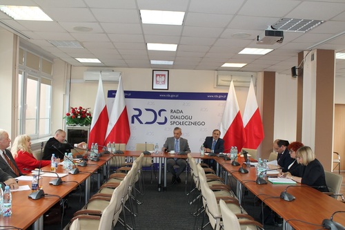 Członkowie Zespołu problemowego RDS ds. usług publicznych na posiedzeniu w dniu 29 października 2019 r.