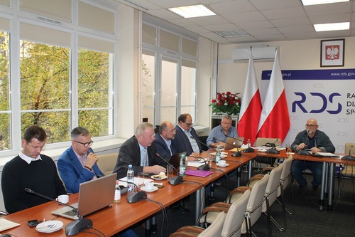Członkowie Podzespołu problemowego RDS ds. Krajowej Administracji Skarbowej na posiedzeniu w dniu 7 listopada 2019 r. 