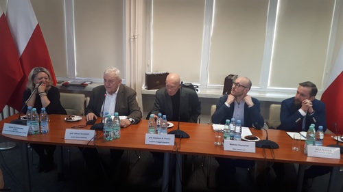 od lewej Iwona Zakrzewska dyrektor CPS "Dialog", prof. Juliusz Gardawski SGH, prof. Kazimierz Frieske APS, Mateusz Szymański NSZZ "Solidarność", Jakub Gontarek Konfederacja Lewiatan