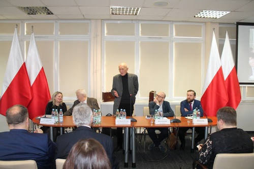 od lewej Iwona Zakrzewska dyrektor CPS "Dialog", prof. Juliusz Gardawski SGH, prof. Kazimierz Frieske APS, Mateusz Szymański NSZZ "Solidarność", Jakub Gontarek Konfederacja Lewiatan