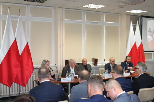 od lewej Iwona Zakrzewska dyrektor CPS "Dialog", prof. Juliusz Gardawski SGH, prof. Kazimierz Frieske APS, Mateusz Szymański NSZZ "Solidarność", Jakub Gontarek Konfederacja Lewiatan